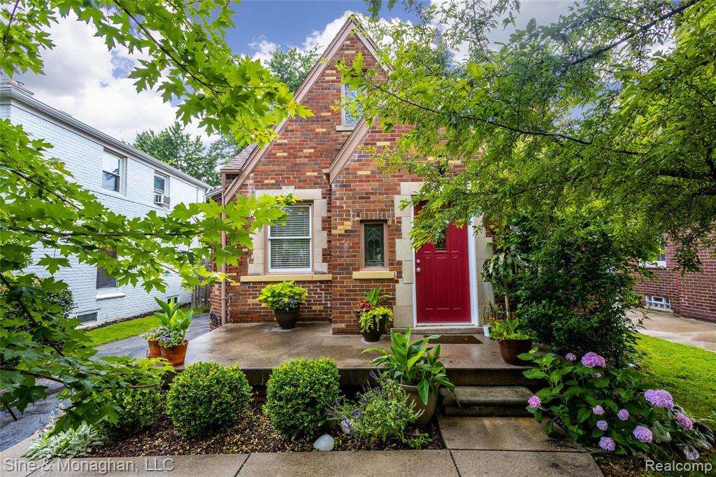 1308 Hampton Road Grosse Pointe, MI 48236 - Photo 1 of 36