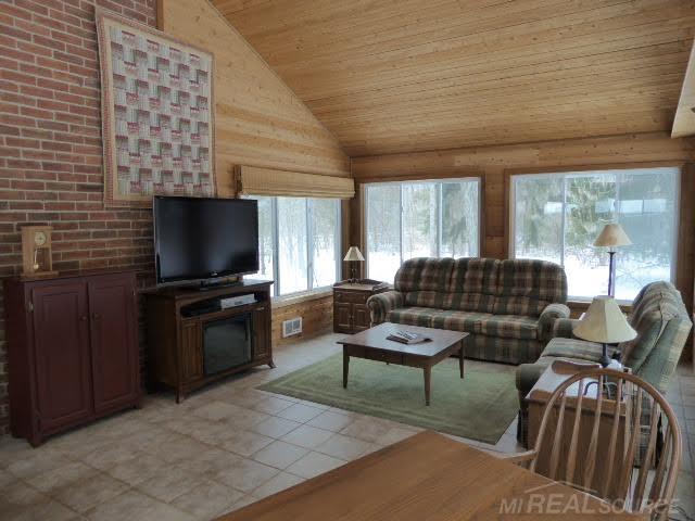 647 East Gunn Road Rochester, MI 48306 - Photo 16 of 26