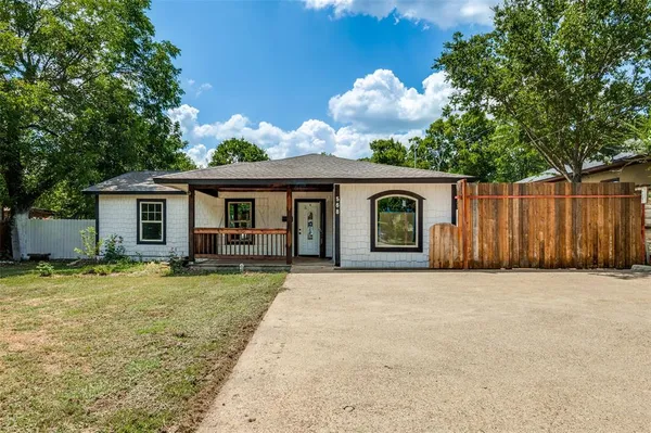 $2,000 | 568 West Hammond Street, Lancaster, TX 75146