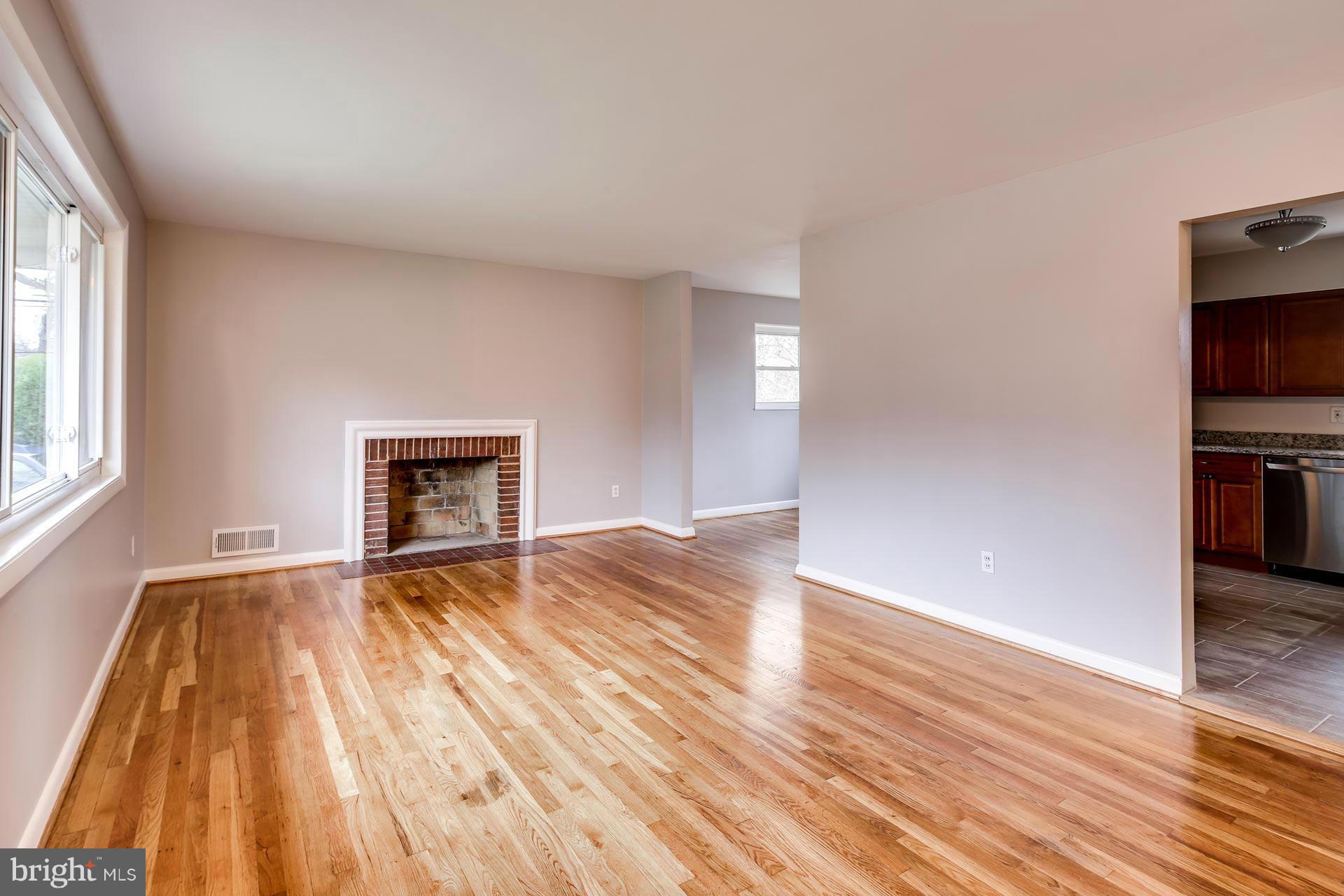 2210 Ross Road Silver Spring, MD 20910 - Photo 11 of 28 Living Room