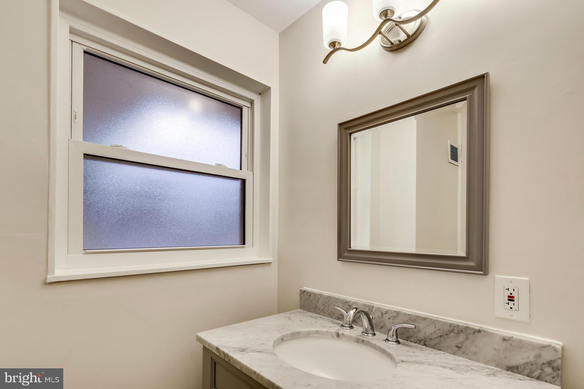 2210 Ross Road Silver Spring, MD 20910 - Photo 18 of 28 Bath