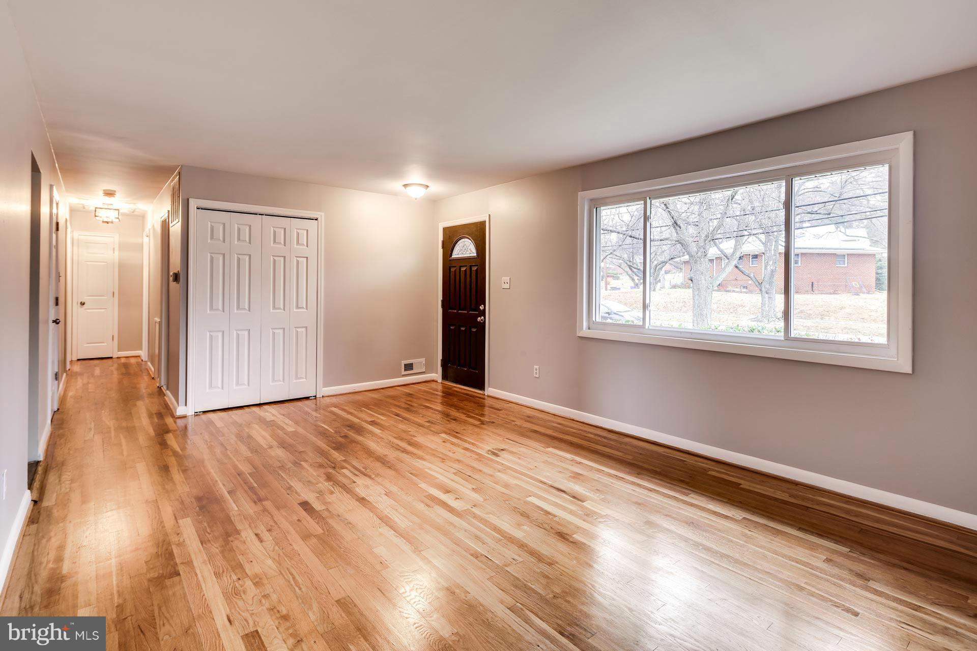 2210 Ross Road Silver Spring, MD 20910 - Photo 9 of 28 Living Room