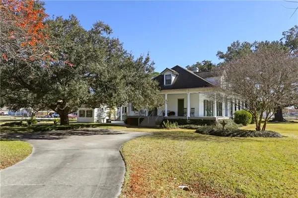 $750,000 | 10 Pecan Grove Lane, Meraux, LA 70075