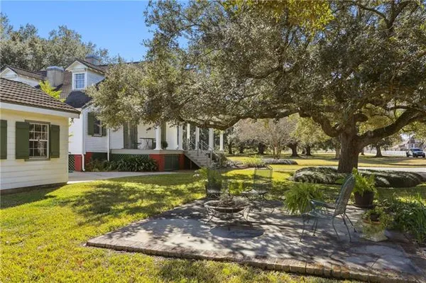 $750,000 | 10 Pecan Grove Lane, Meraux, LA 70075