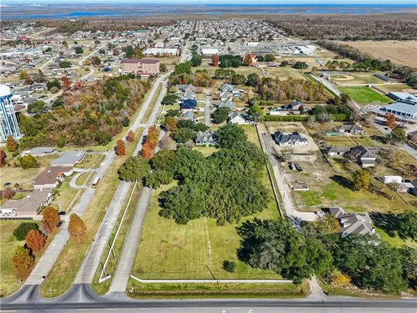 $750,000 | 10 Pecan Grove Lane, Meraux, LA 70075