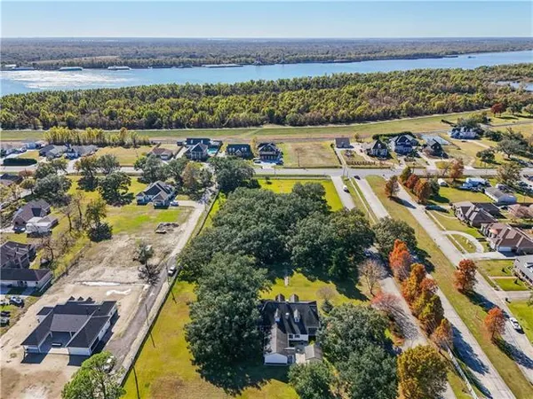 $750,000 | 10 Pecan Grove Lane, Meraux, LA 70075