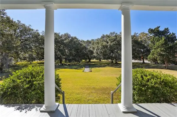 $750,000 | 10 Pecan Grove Lane, Meraux, LA 70075