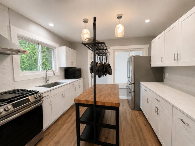 7405 Sheridan Road Kenosha, WI 53143 - Photo 2 of 18 kitchen