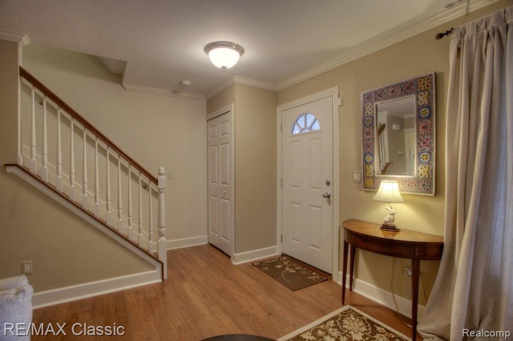 39910 Coronation Road Canton, MI 48188 - Photo 2 of 23 Foyer