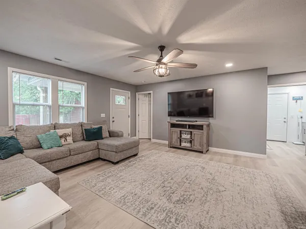 $470,000 | 1500 South Pelzer Road, Boonville, IN 47601