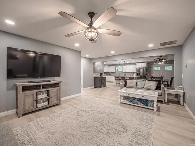 $480,000 | 1500 South Pelzer Road, Boonville, IN 47601