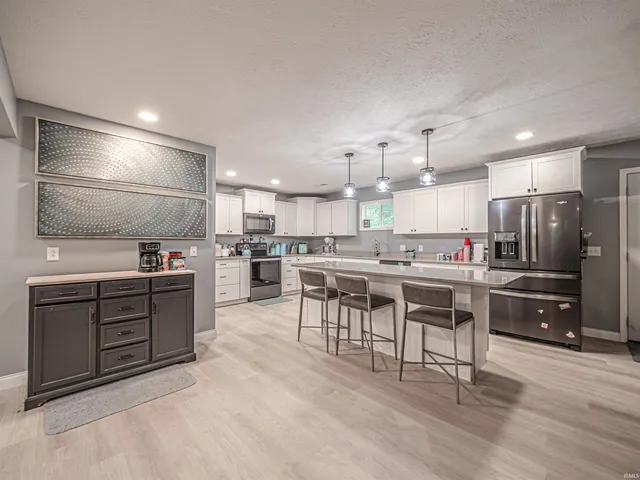 $480,000 | 1500 South Pelzer Road, Boonville, IN 47601