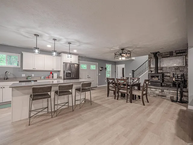 $480,000 | 1500 South Pelzer Road, Boonville, IN 47601