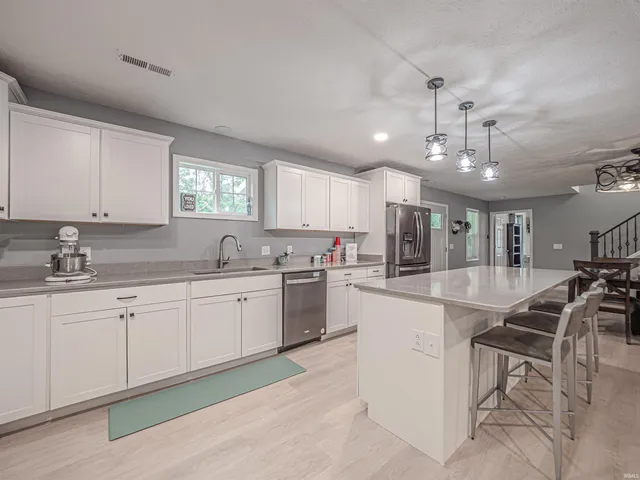 $480,000 | 1500 South Pelzer Road, Boonville, IN 47601