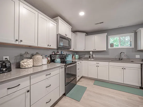$470,000 | 1500 South Pelzer Road, Boonville, IN 47601