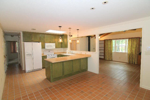 216 Grand Avenue Fairhope, AL 36532 - Photo 4 of 19 Kitchen