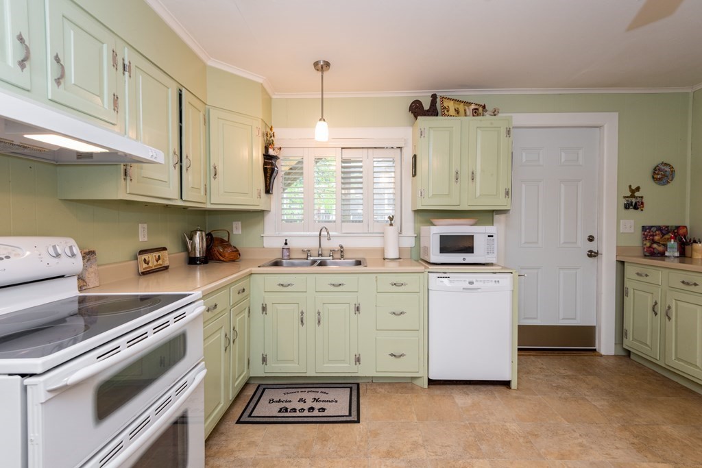 49 Linebrook Road Ipswich, MA 01938 - Photo 2 of 40 Gallery Image 2
