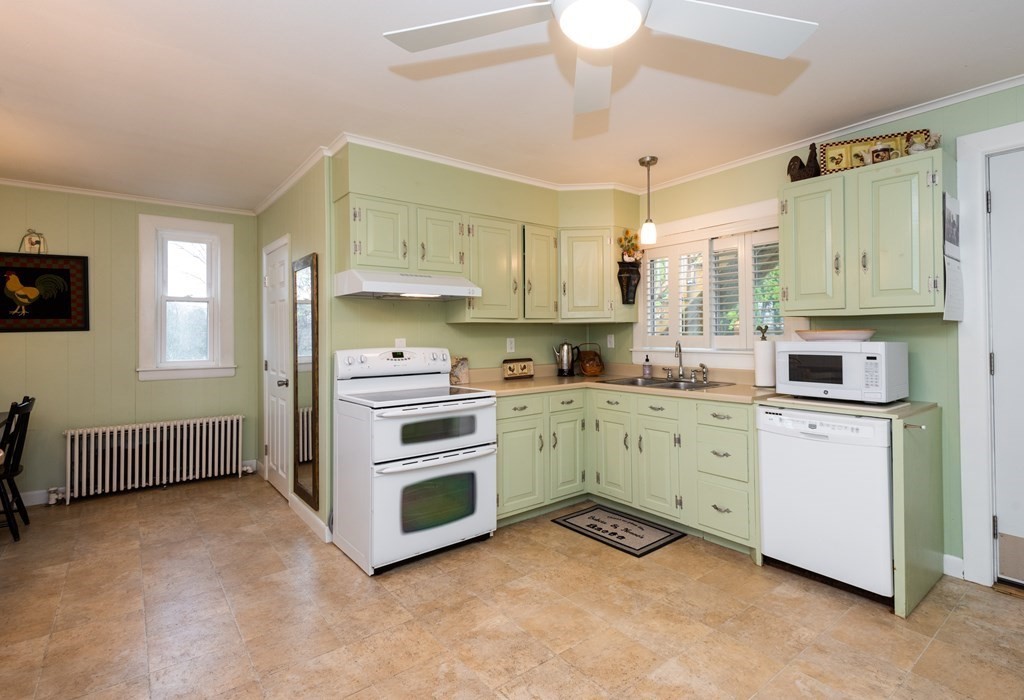 49 Linebrook Road Ipswich, MA 01938 - Photo 3 of 40 Gallery Image 3