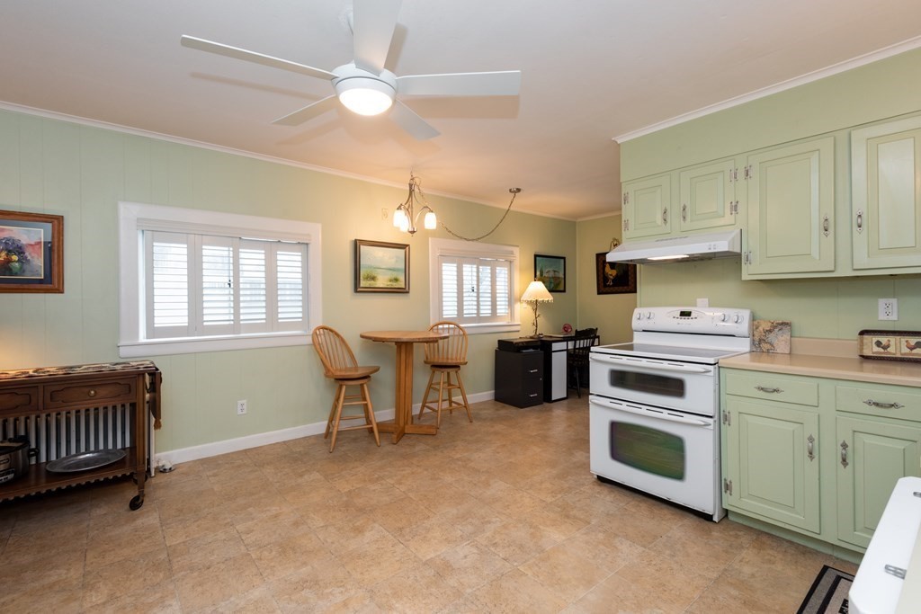49 Linebrook Road Ipswich, MA 01938 - Photo 4 of 40 Gallery Image 4
