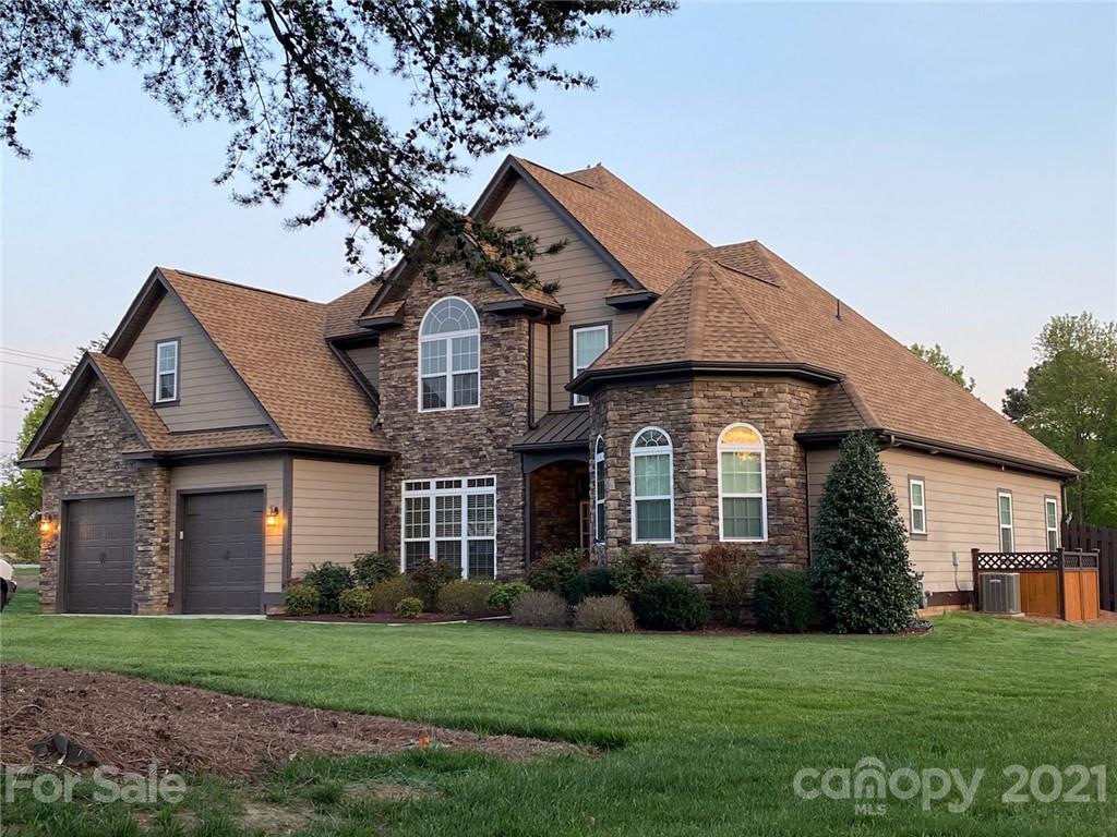 103 Webbed Foot Road Mooresville, NC 28117 - Photo 4 of 6 a front view of a house with a garden