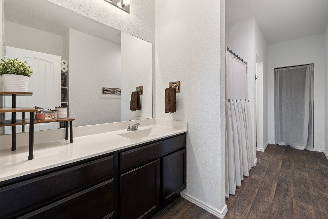 11801 Riprap Drive Manor, TX 78653 - Photo 23 of 40 a en suite bathroom with a double vanity sink and a mirror