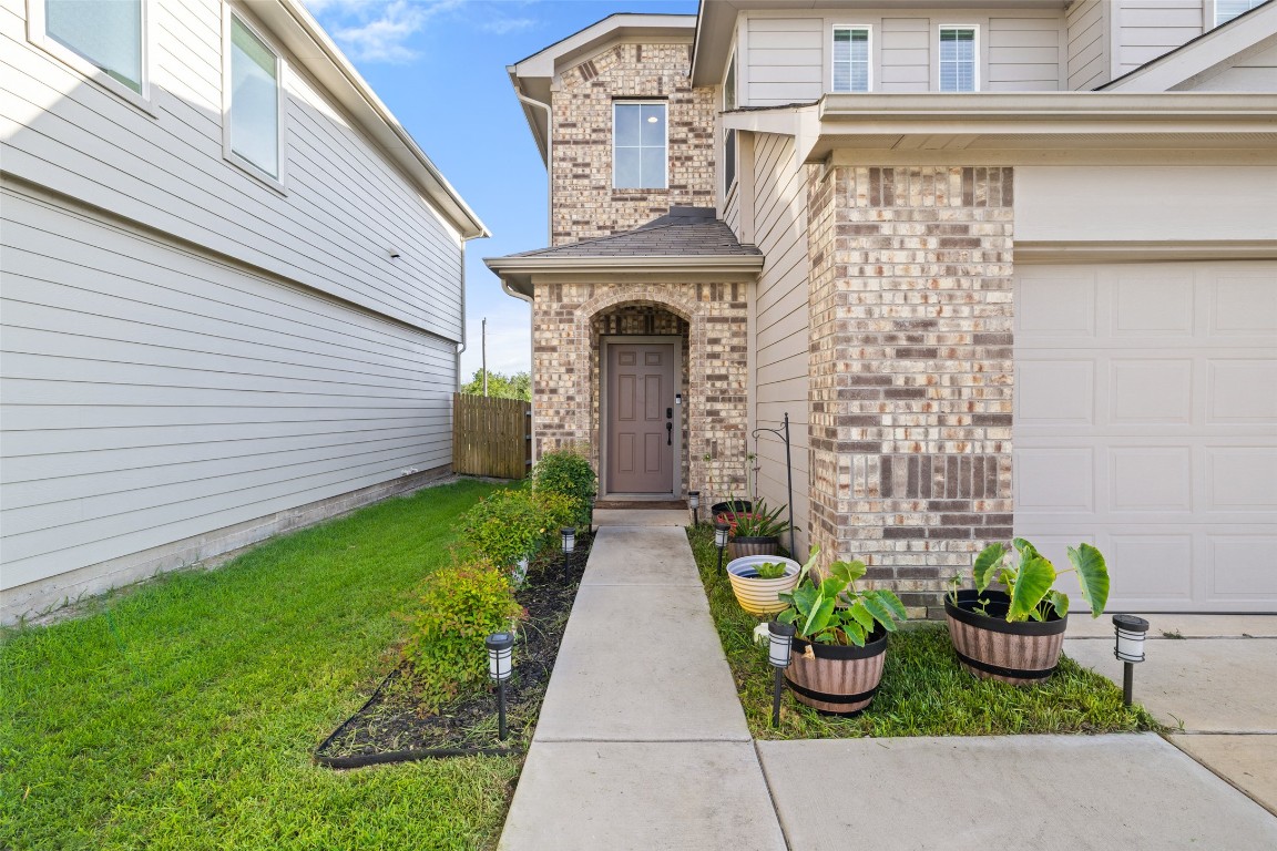 11801 Riprap Drive Manor, TX 78653 - Photo 5 of 40 a view of a pathway with back yard