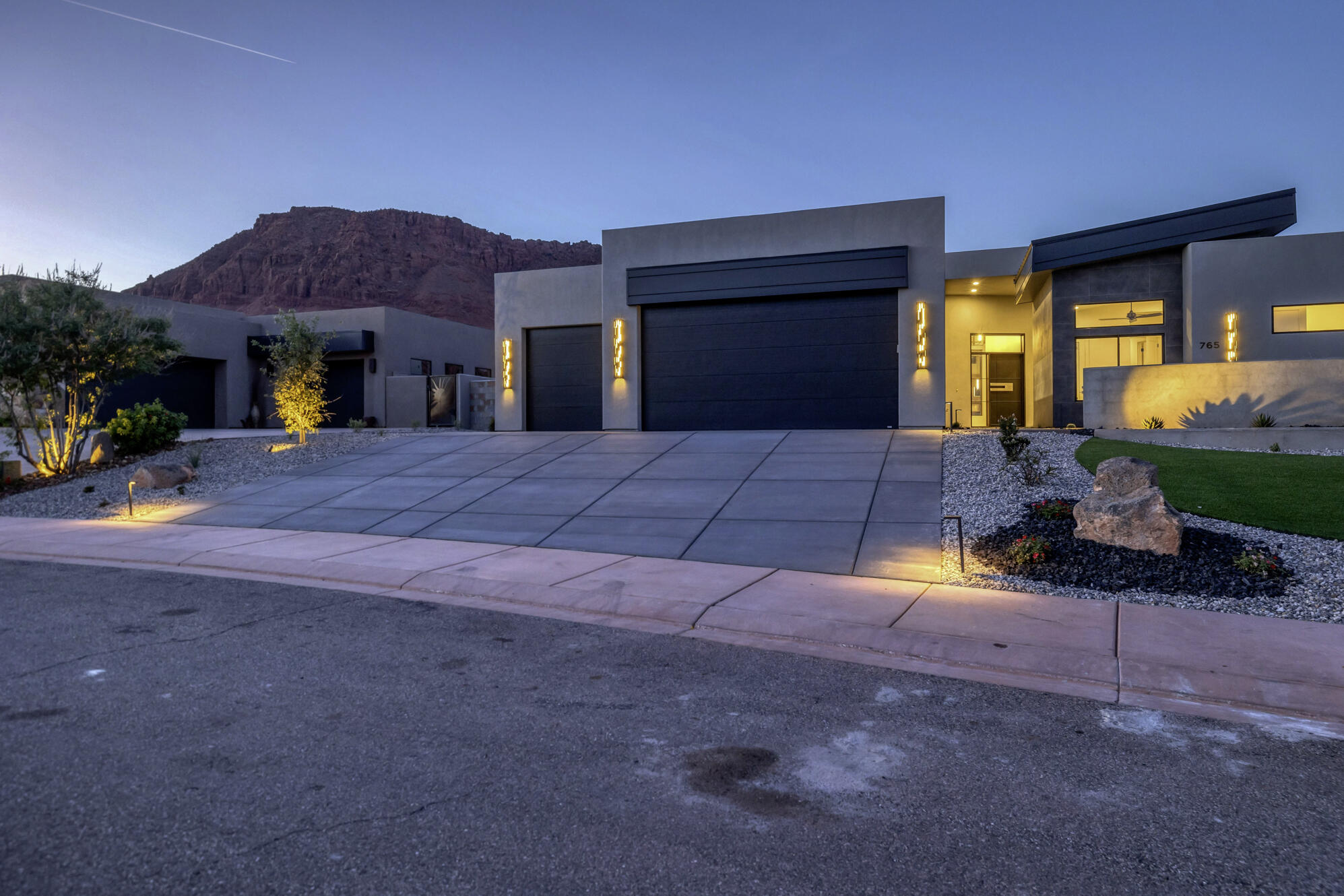 765 Red Wash Circle Ivins, UT 84738 - Photo 3 of 88 01