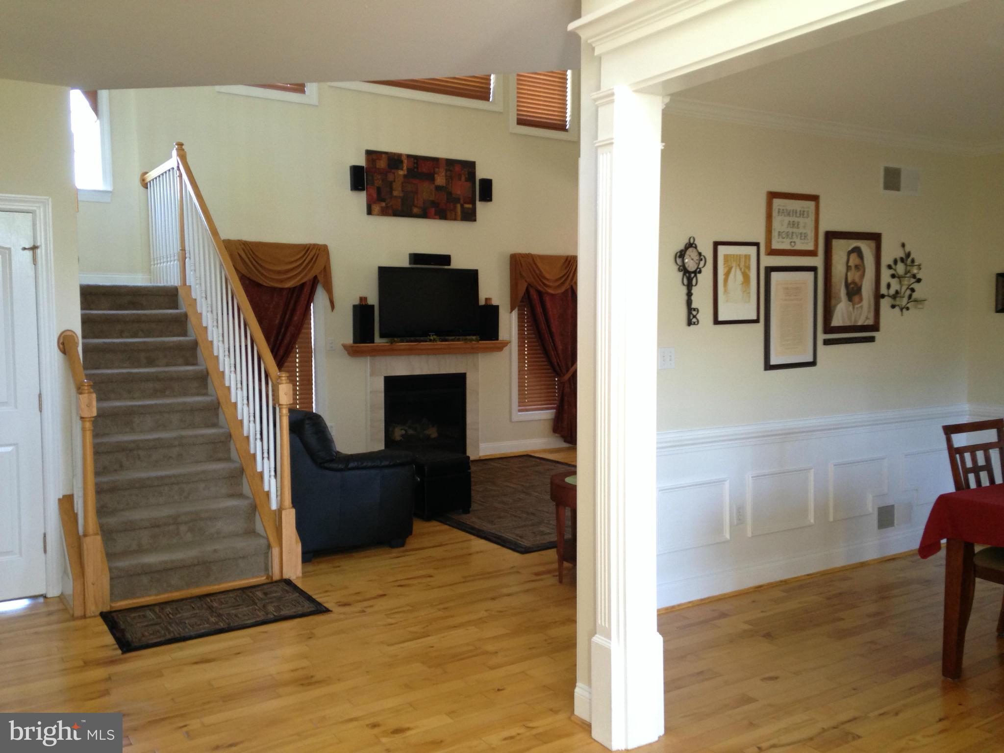 18 Jumpgate Loop Elkton, MD 21921 - Photo 4 of 29 Hardwood foyer