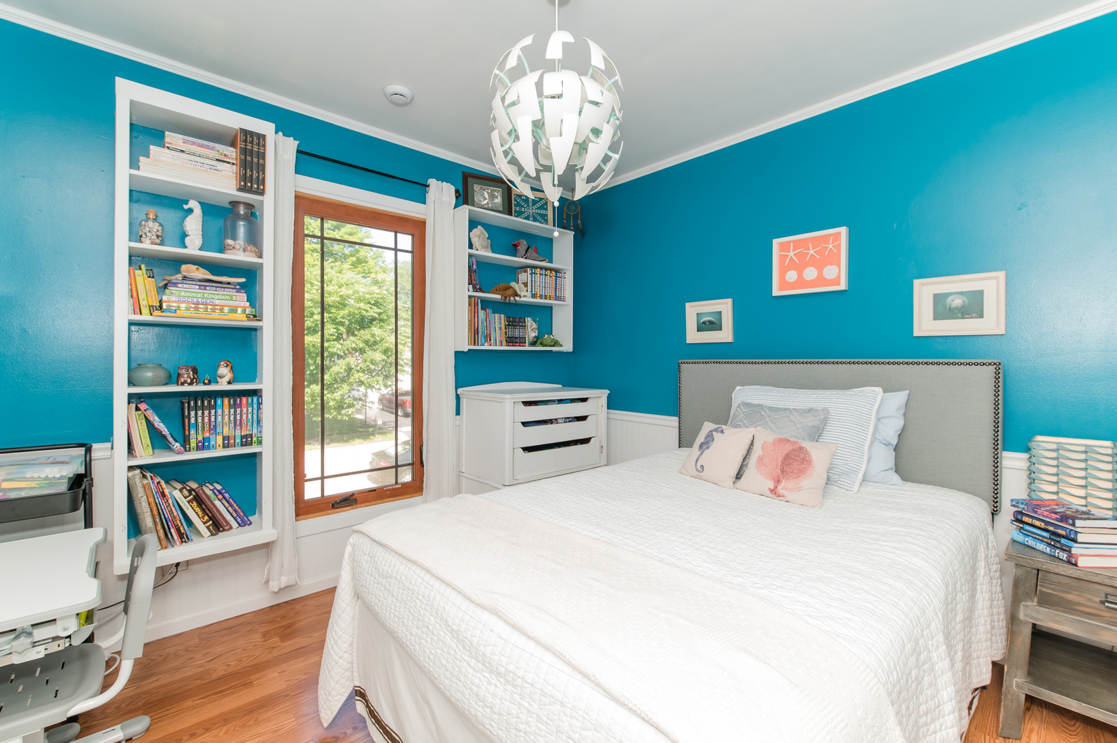 73 Fairfield Lane Cary, IL 60013 - Photo 20 of 33 a bedroom with a bed and a book shelf