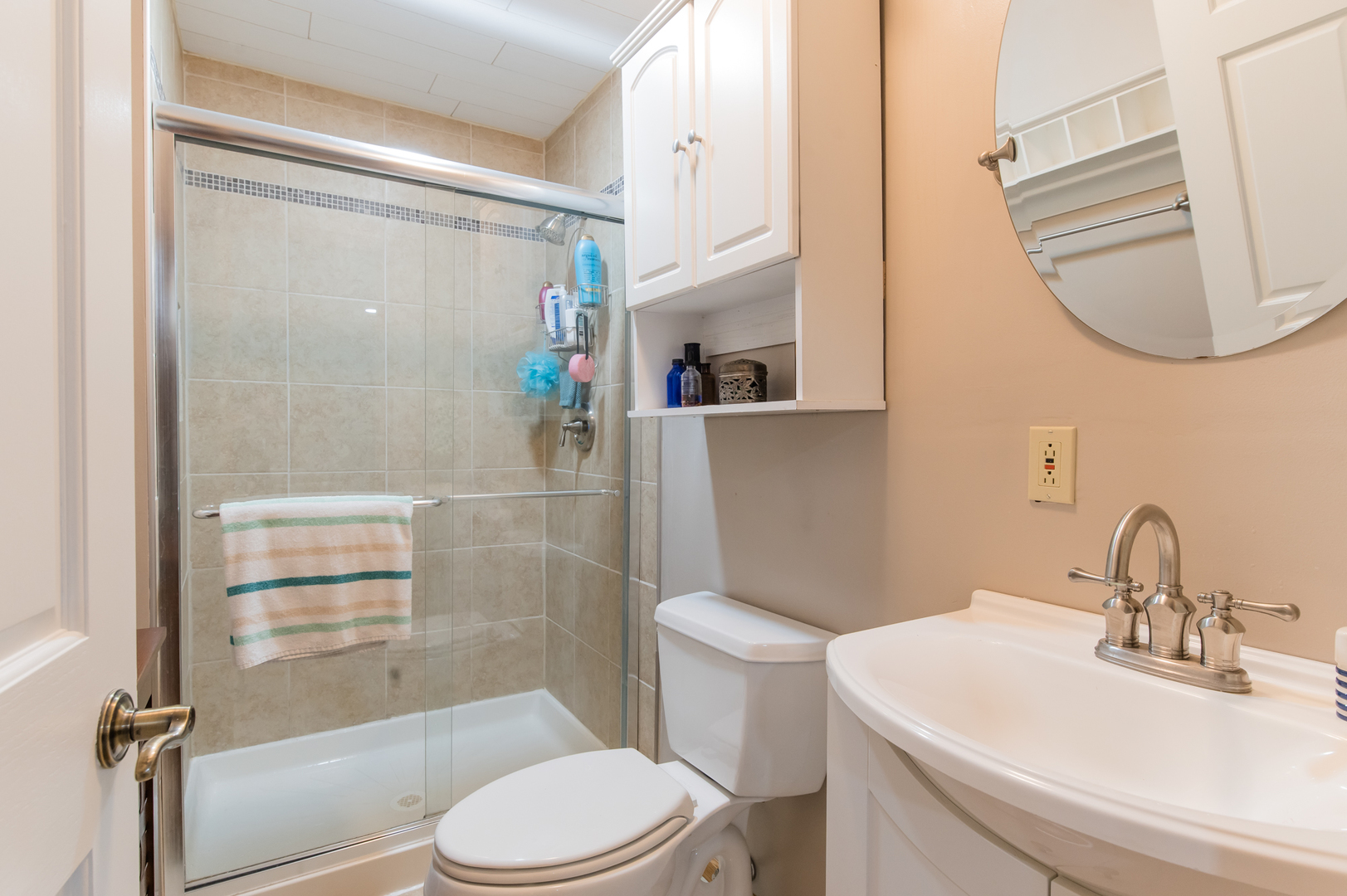 73 Fairfield Lane Cary, IL 60013 - Photo 33 of 33 a bathroom with a sink toilet and shower