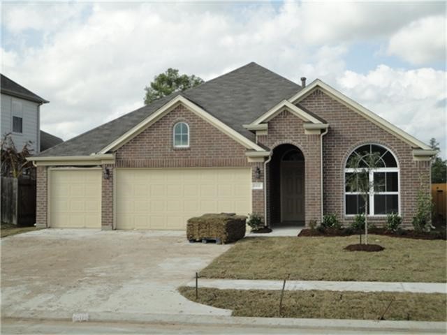 6611 Early Fall Drive Humble, TX 77338 - Photo 1 of 18 a front view of a house with garden