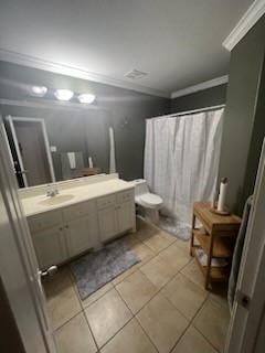 6611 Early Fall Drive Humble, TX 77338 - Photo 13 of 18 a room with a washing machine and sink
