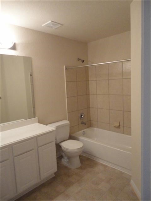 6611 Early Fall Drive Humble, TX 77338 - Photo 9 of 18 a bathroom with a toilet a sink and bathtub