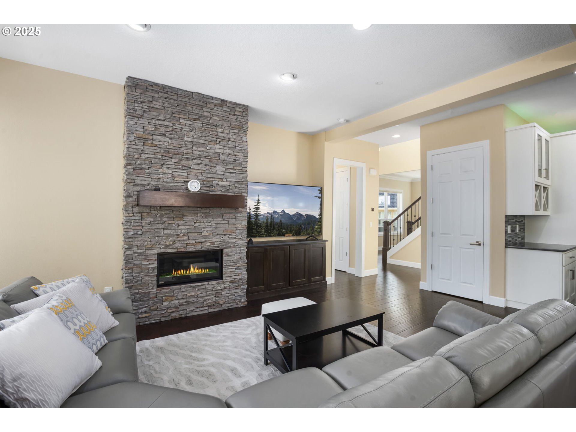 3537 Northwest 18th Circle Camas, WA 98607 - Photo 5 of 48