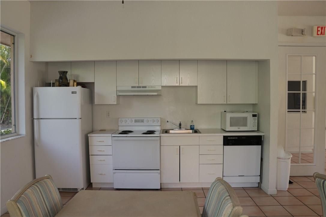 75 Gulfstream Road, Unit 112 Dania Beach, FL 33004 - Photo 34 of 44 kitchen facility