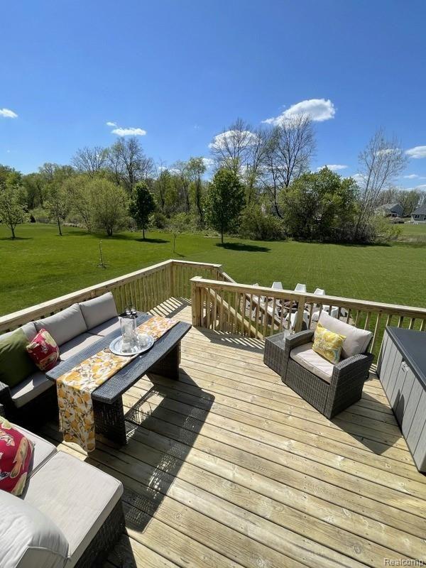 10424 River Edge Road Saline, MI 48176 - Photo 3 of 36 IMG_6818.jpg