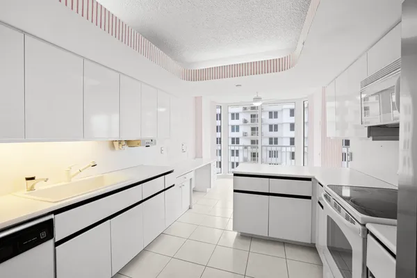 $1,199,000 | 3211 South Ocean Boulevard, Unit 804, Highland Beach, FL 33487