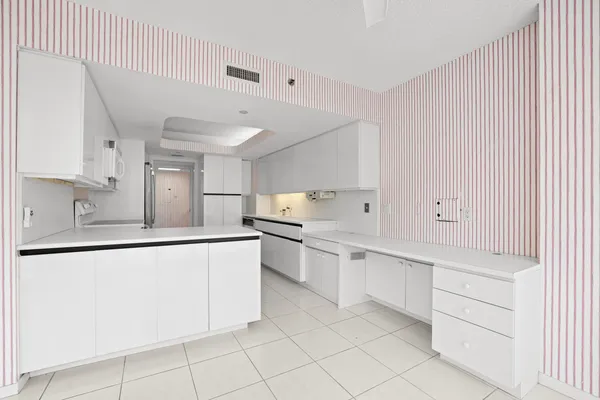 $1,199,000 | 3211 South Ocean Boulevard, Unit 804, Highland Beach, FL 33487