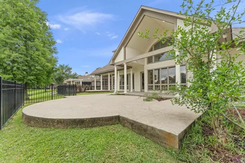 $800,000 | 231 Grand Lakes Drive, Baton Rouge, LA 70810