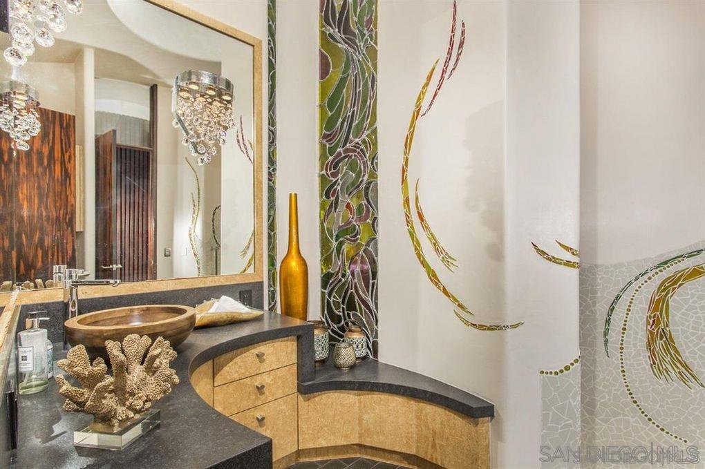 9805 Blackgold Road La Jolla, CA 92037 - Photo 14 of 32 an entryway with a mirror