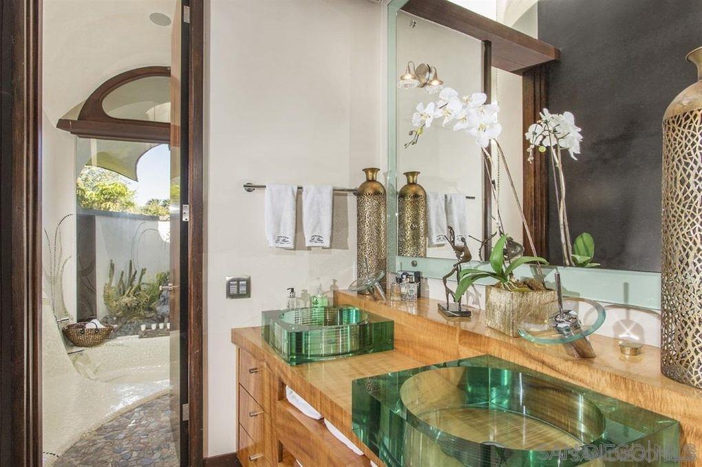 9805 Blackgold Road La Jolla, CA 92037 - Photo 15 of 32