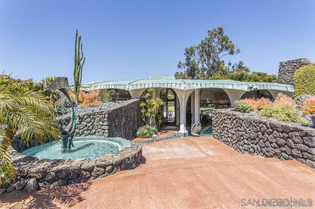 9805 Blackgold Road La Jolla, CA 92037 - Photo 27 of 32 a view of outdoor space and yard