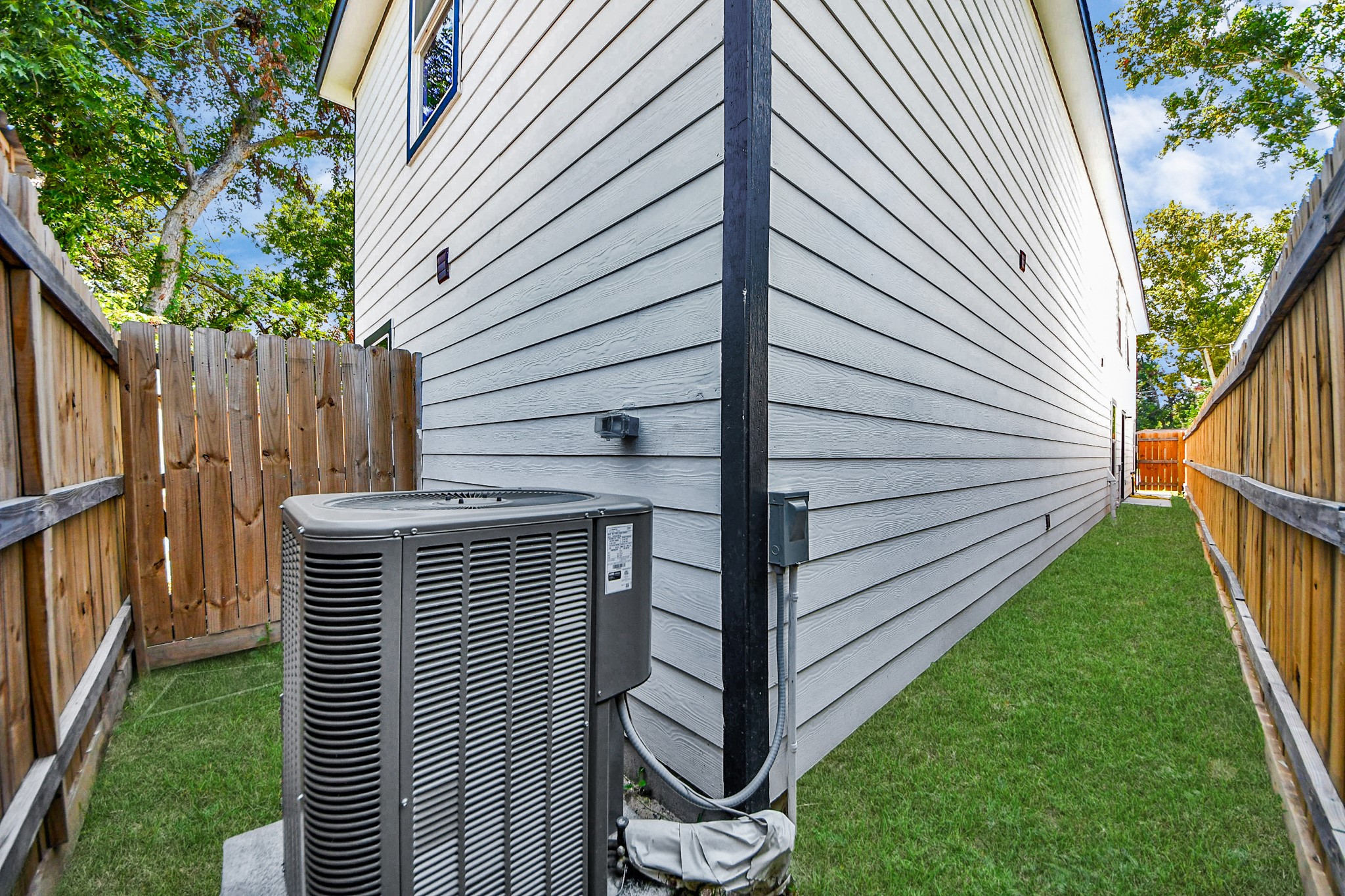 8125 Laura Koppe Road, Unit A Houston, TX 77028 - Photo 35 of 38 a view of a backyard with a plants