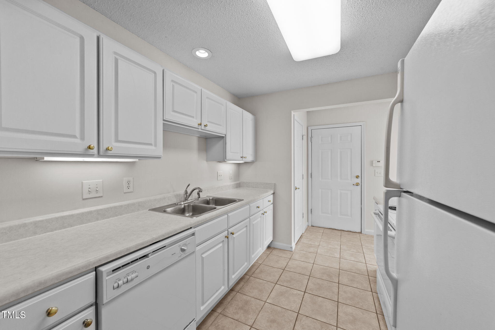 11370 Clubhaven Place, Unit 103 Raleigh, NC 27617 - Photo 15 of 38 25-web-or-mls-VB4A7301