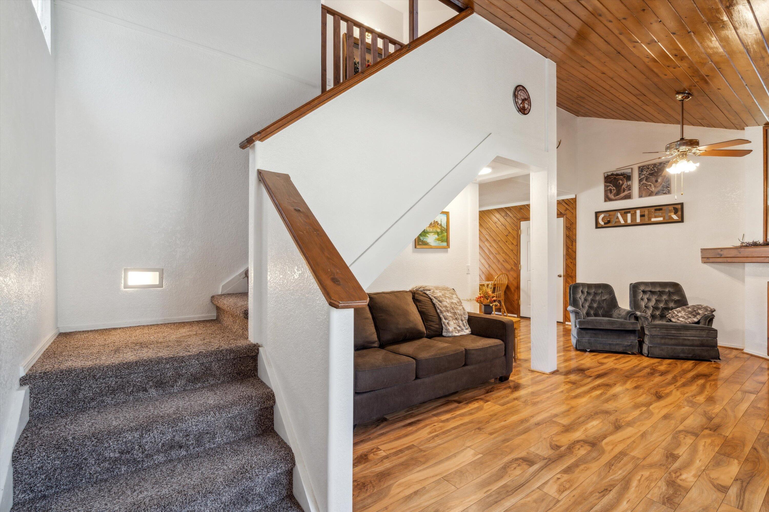 9055 Juniper Road Pine, AZ 85544 - Photo 15 of 39 17-Stairs
