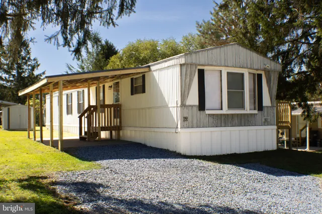 a view of a house with backyard and trees