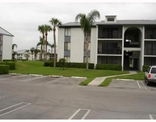 $1,800 | 1105 Green Pine Boulevard, Unit C2, West Palm Beach, FL 33409