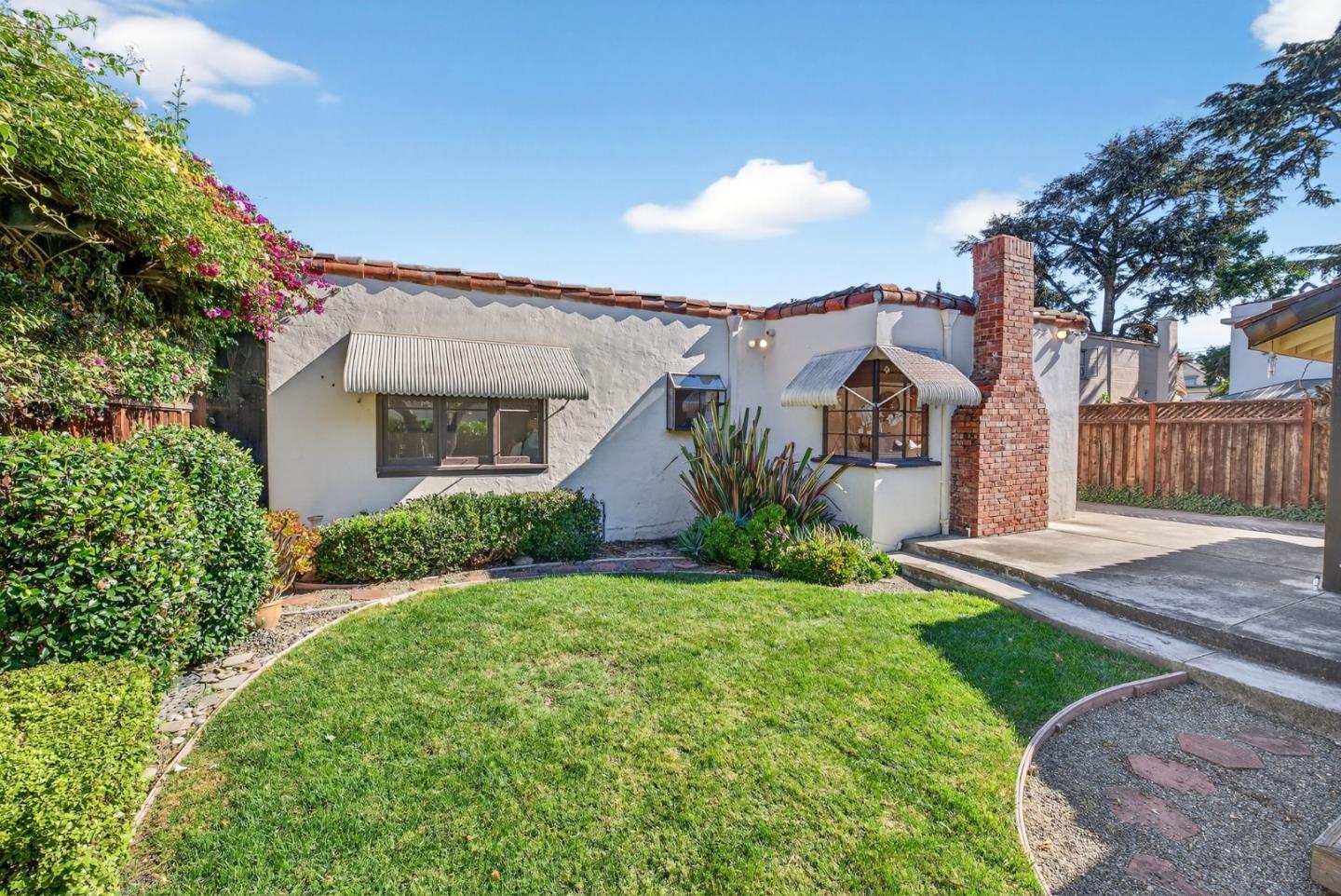 1087 Merle Avenue San Jose, CA 95125 - Photo 44 of 49 a front view of house with yard and green space