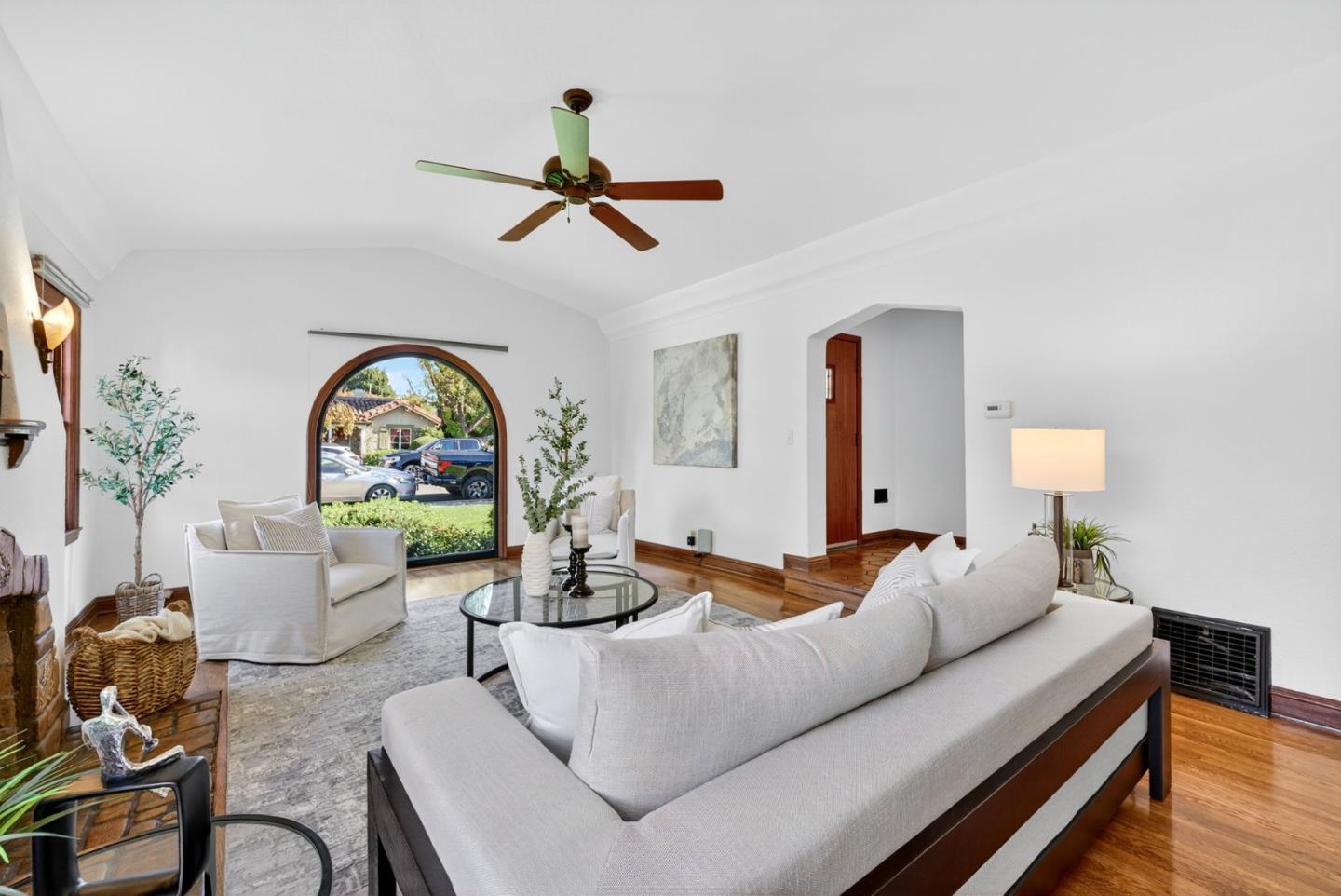 1087 Merle Avenue San Jose, CA 95125 - Photo 9 of 49 a living room with furniture