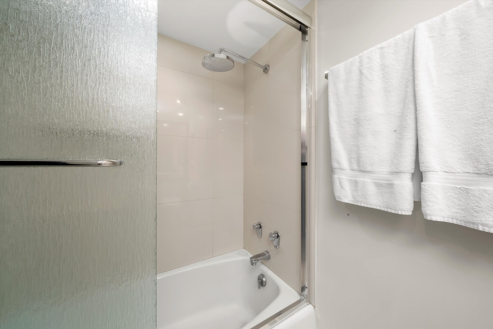 175 East Delaware Place, Unit 7107 Chicago, IL 60611 - Photo 21 of 42 a bathroom with a bathtub and a shower